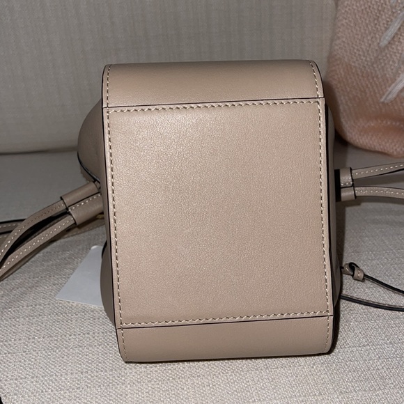 NWT Loewe Mini Hammock Bucket Shoulder Crossbody Bag Sand - Picture 5 of 9